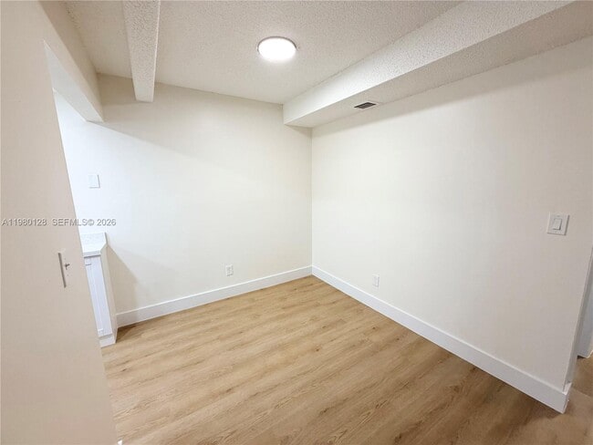 Building Photo - 1105 S Flagler Ave