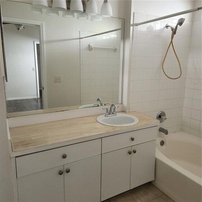 Building Photo - 28525 Seashell Ct