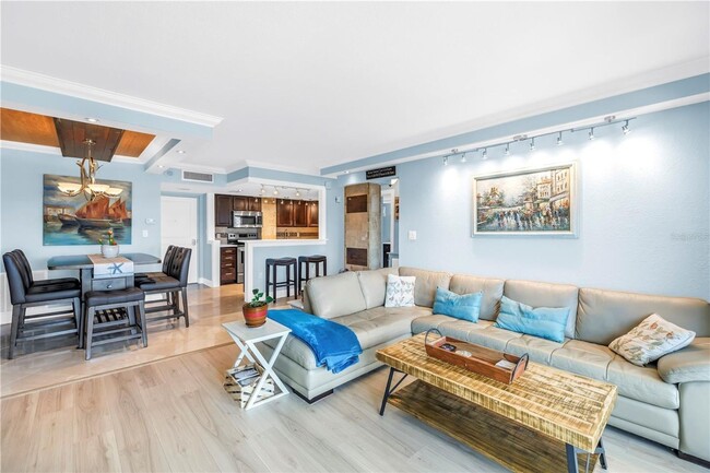 Foto del edificio - Beautiful 2BR/2BA Waterfront Condo in 55+ ...