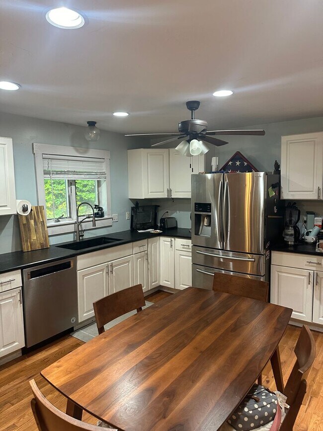 Building Photo - Large Home for Rent - Picturesque New Hampton