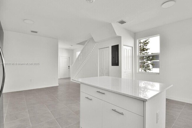 Foto del edificio - 2323 NW 122nd Ter