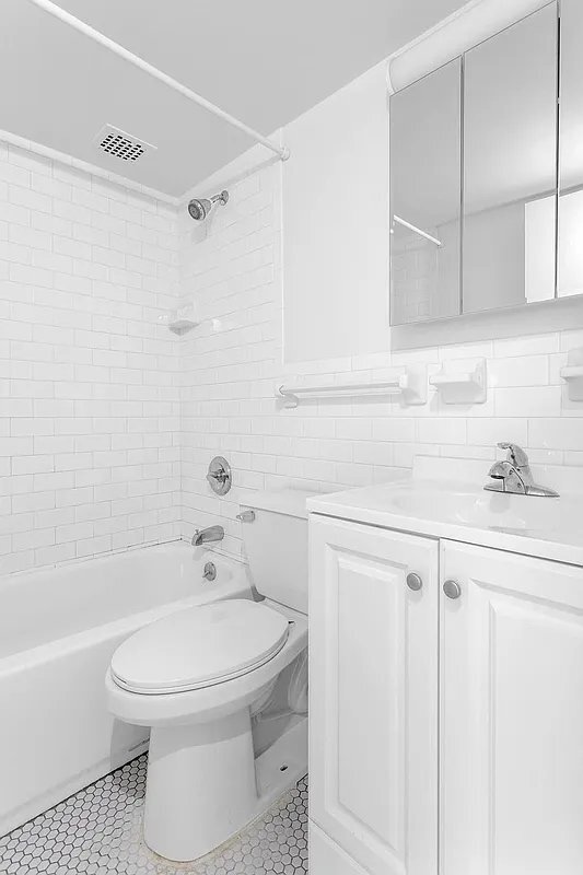 Building Photo - 60 Fulton St