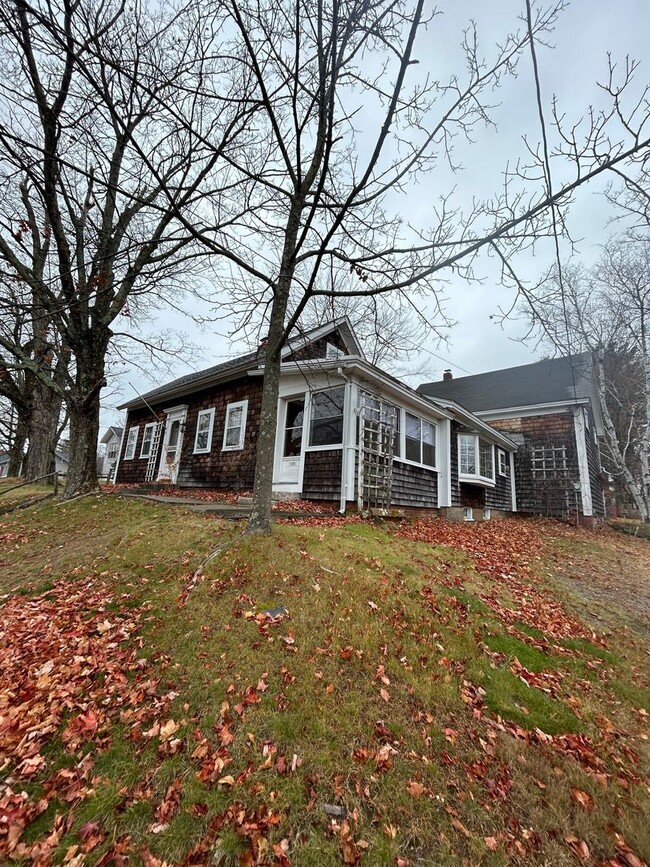 Building Photo - 33 Washington St