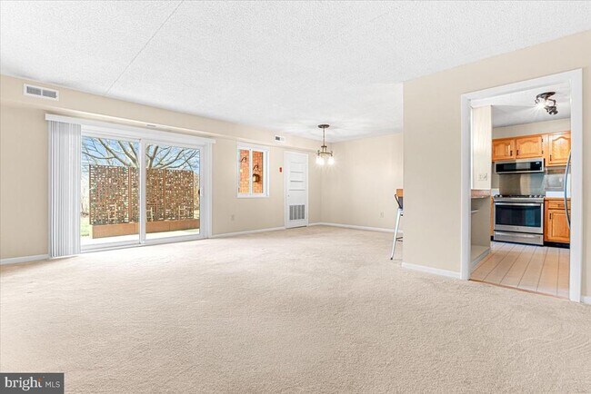 Foto del edificio - 1745 Edgewood Hill Cir
