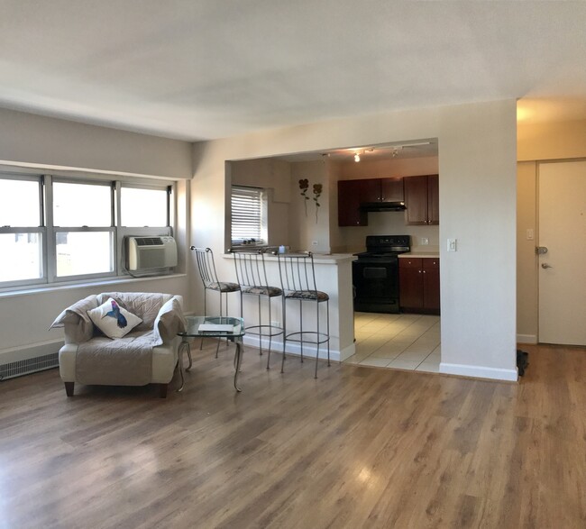 Foto del edificio - 4960 N Marine Dr