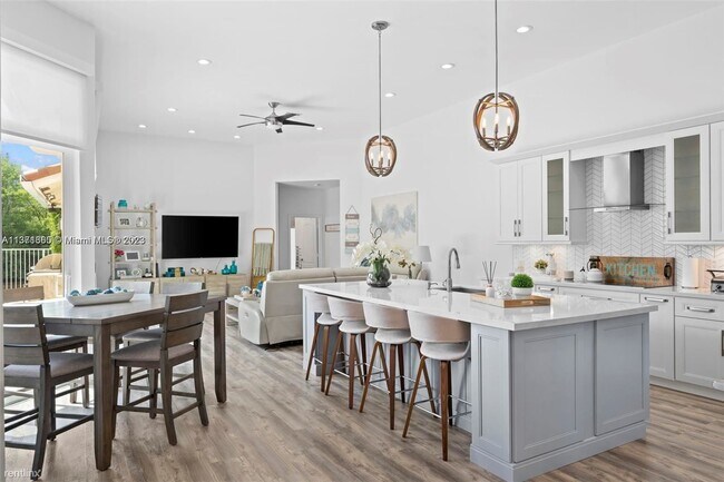 Foto del edificio - 5 br, 3 bath House - 3059 Lakewood Dr