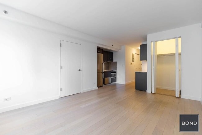 Building Photo - 222 E 39th St