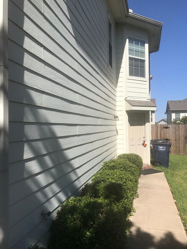 Primary Photo - 3/2/2 DUPLEX - BLUE MOUND RD