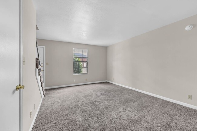 Building Photo - 379 Peabody Dr