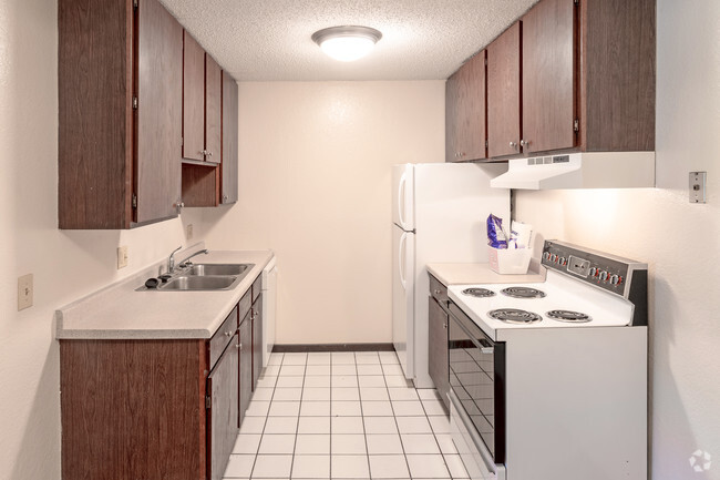 2BR, 1 BA - Kitchen - Northwood Villa