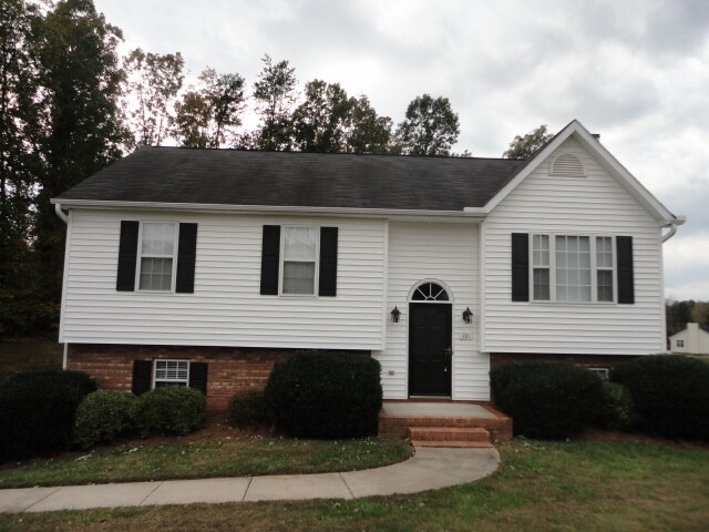 Primary Photo - 121 Grainwood Ct