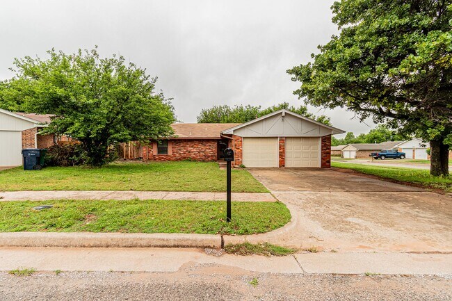 Foto del edificio - 3 Bed 2 Bath in OKC!