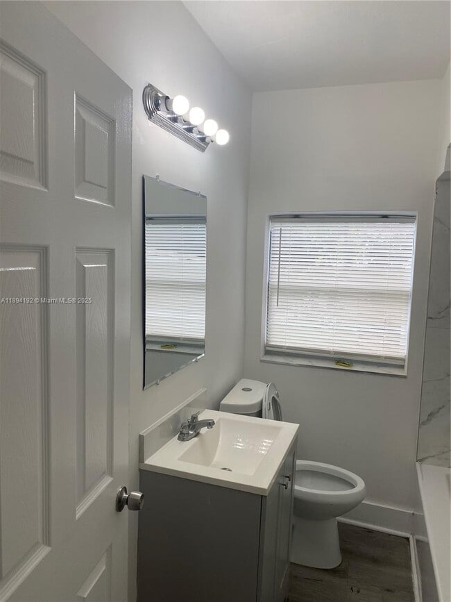 Building Photo - 490 NE 123rd St