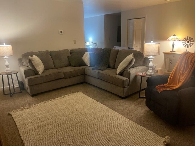 Building Photo - 1530 Briar Manor