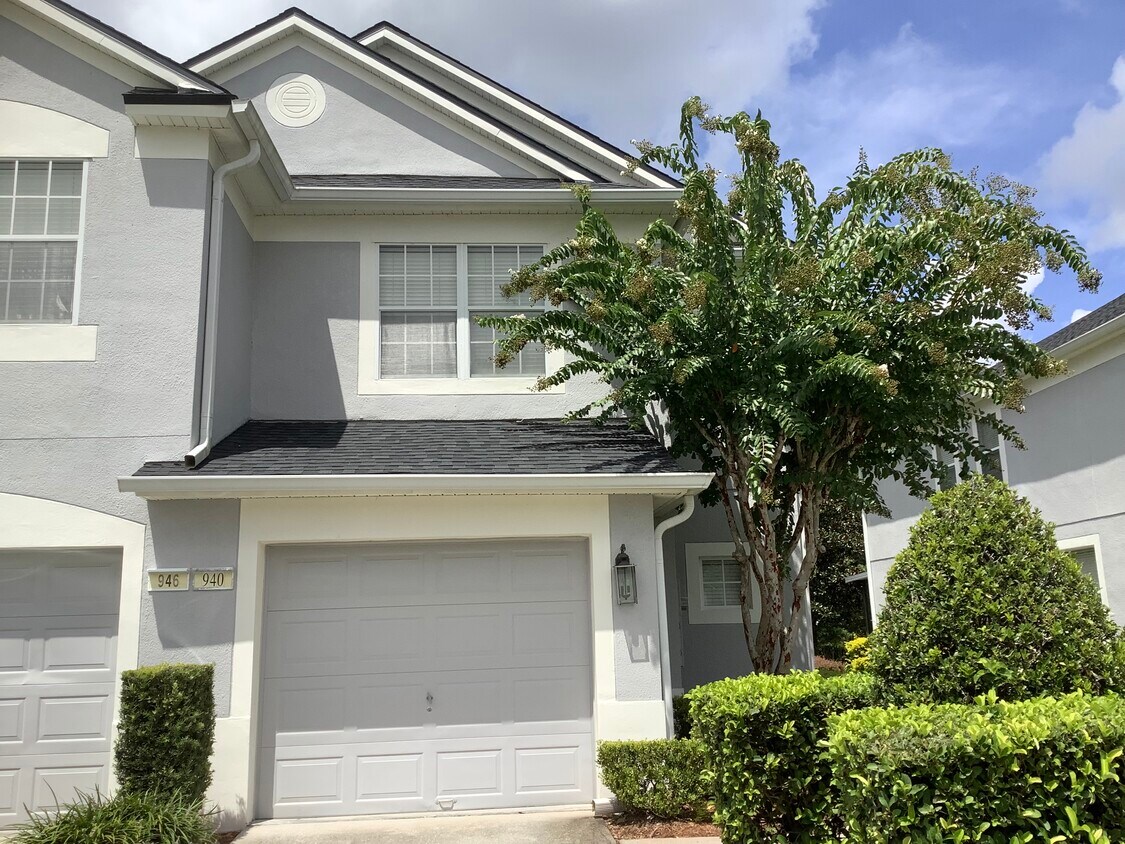 Foto principal - 940 Rock Harbor Ave