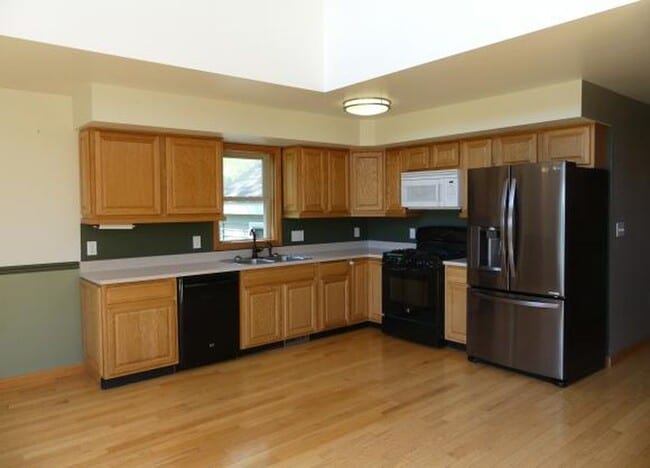 Building Photo - 557 Shaffer Rd
