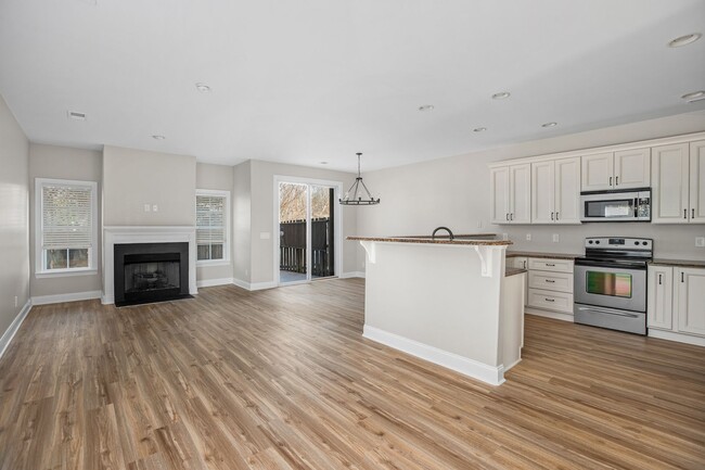 Foto del edificio - Renovated Townhouse In Winston-Salem