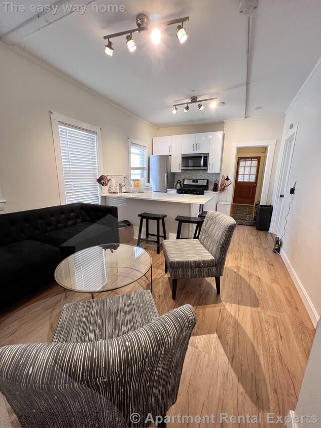 Primary Photo - 3BED-1BATH | Renovated | Mins to green/red...