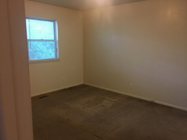 Foto del edificio - 3 Bedroom 2 Bath Duplex