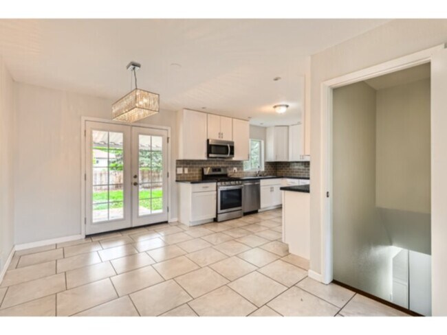 Building Photo - 3066 S Wolff St