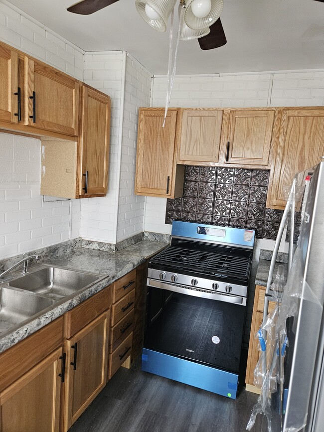 Building Photo - 1401 8th St