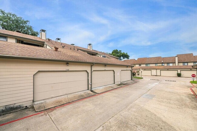 Building Photo - 730 Country Pl Dr