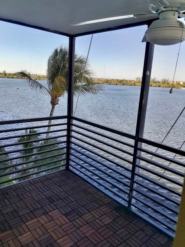 Building Photo - 1175 NE Miami Gardens Dr