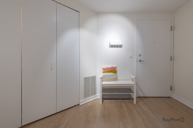 Foto del edificio - 1151 W Washington Blvd