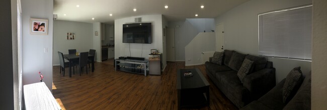 Building Photo - 10780 Woodley Ave