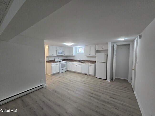 Foto del edificio - 79 Middle Rd