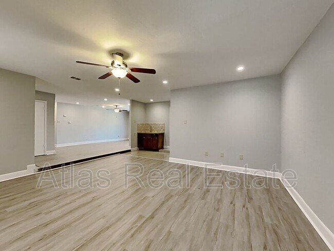 Building Photo - 7215 Royal Gate Dr