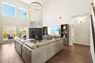 Building Photo - 8615 Discus Dr