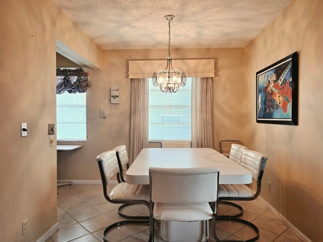 Foto del edificio - 719 Flanders Dr