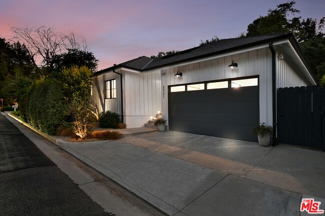 Building Photo - 3721 Woodcliff Rd