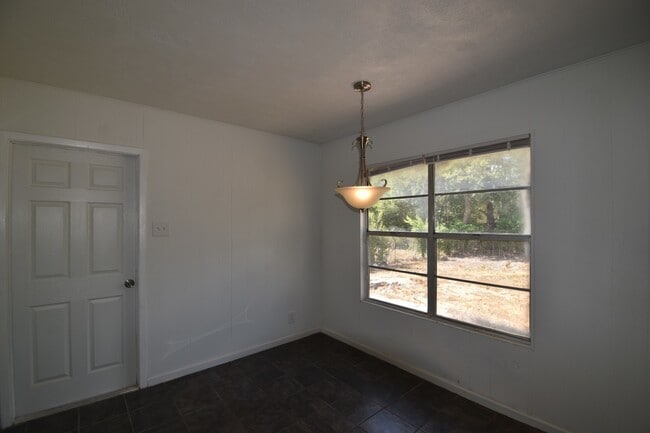 Foto del edificio - Welcome home to 411 Artemis!