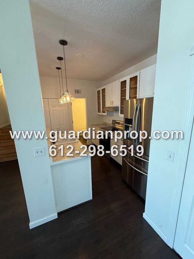 Foto del edificio - Woodbury Townhouse Available Now, Updated ...