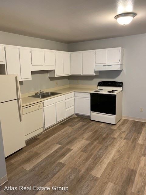 Building Photo - 522 Comanche Village Dr