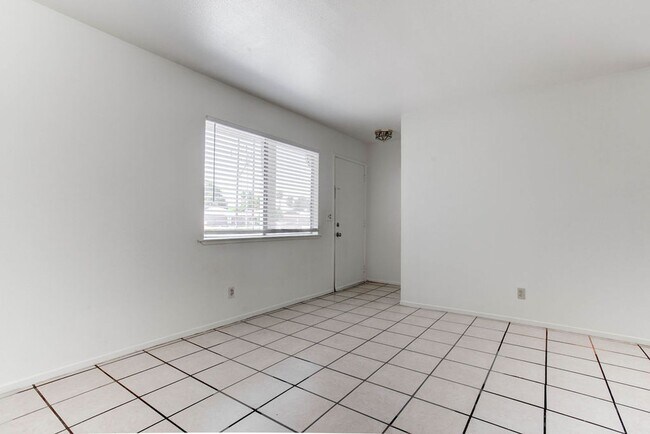 Foto del edificio - 4269 Stewart Ave