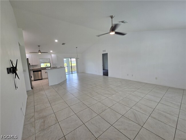 Building Photo - 329 SW 21st Ln