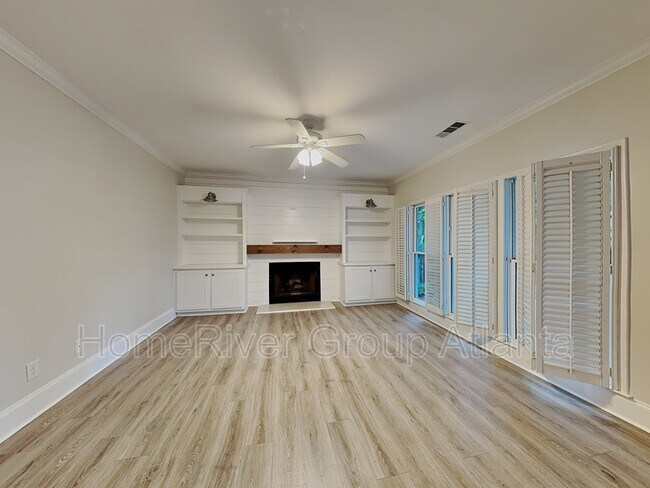 Building Photo - 870 Highmeade Dr