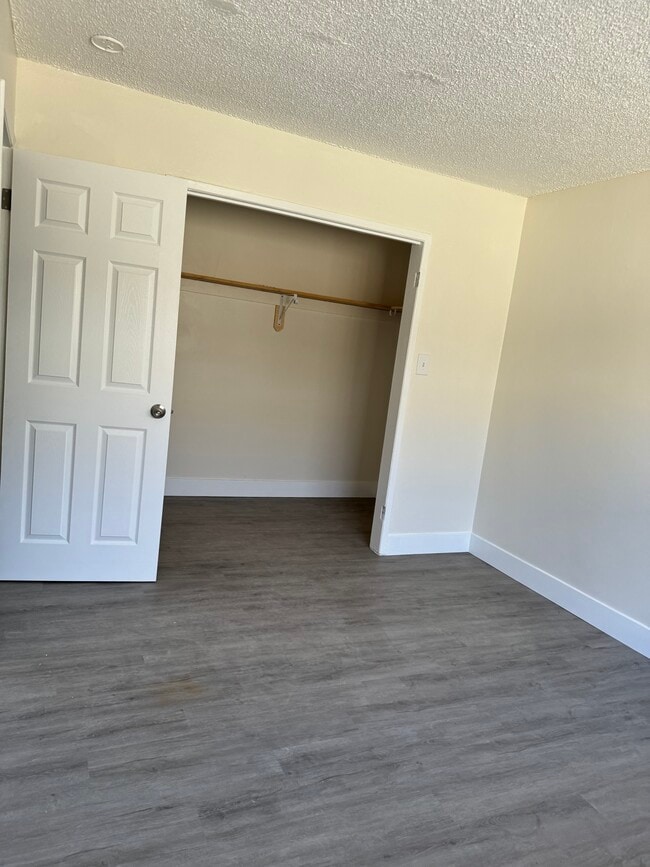 Building Photo - 212 N Santa Fe Ave