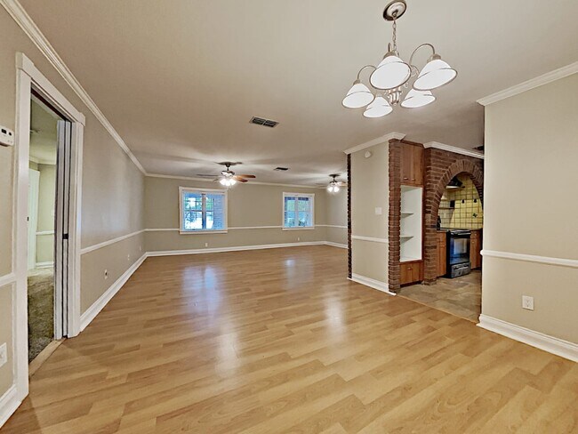 Building Photo - 2515 Marquis Dr