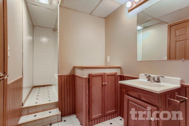 Foto del edificio - 13101 Thomas Ave