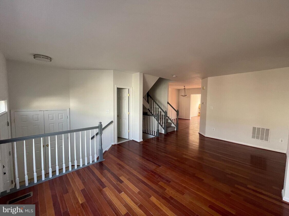 43447 Jubilee St, Chantilly, VA 20152 Townhouse for Rent in Chantilly