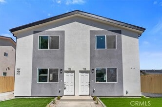 Building Photo - 709 W 80th St