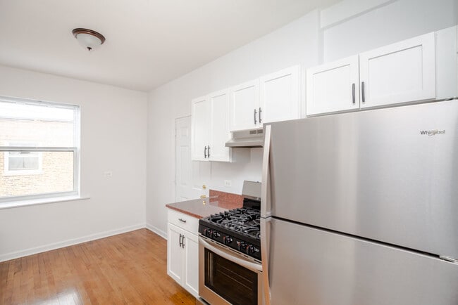 Foto del edificio - 4412 N St Louis Ave