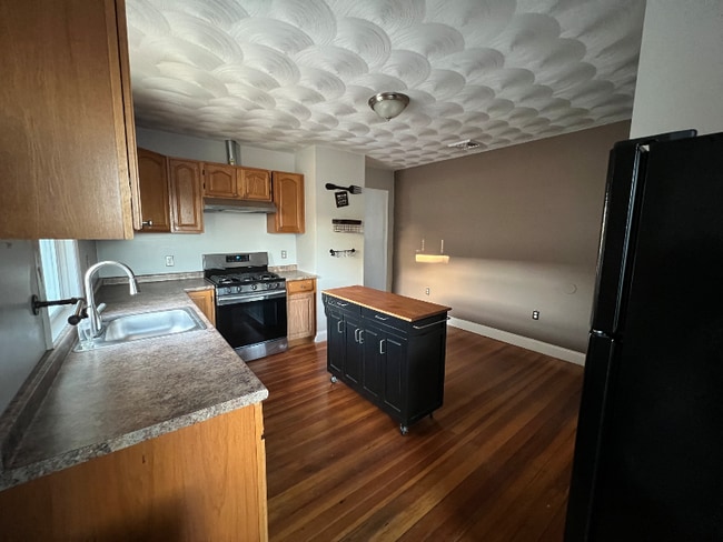 Building Photo - 360-362 Weeden St