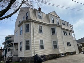 Building Photo - 15 Pierce St