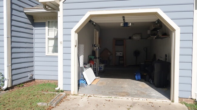 Building Photo - 3811 Armitage Dr