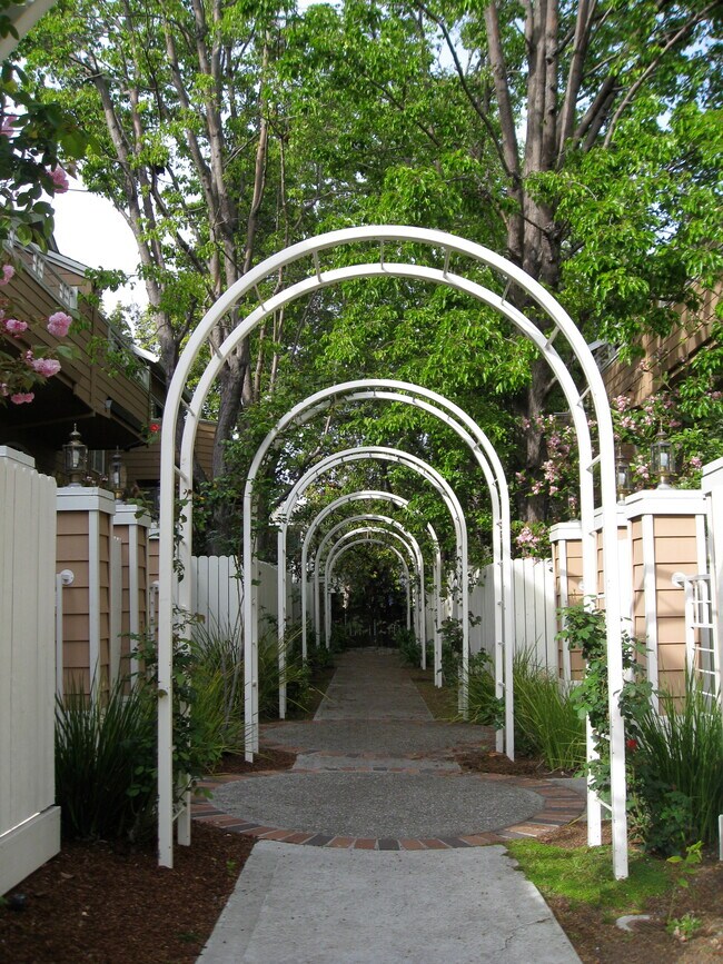 Pasarela peatonal a la unidad - 444 San Antonio Rd
